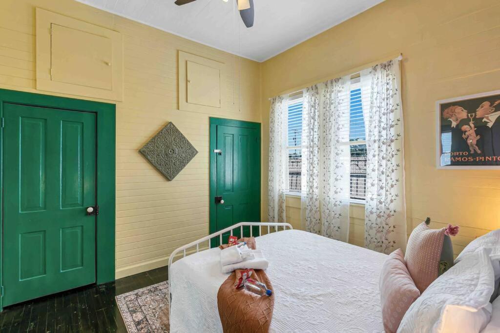 Friends Airbnb Themed 2Bed 2Bath Walkable To All Of Ybor Τάμπα Εξωτερικό φωτογραφία